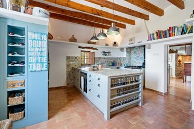Kitchen (2).jpg
