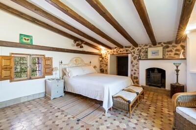 Bedroom (1).jpg