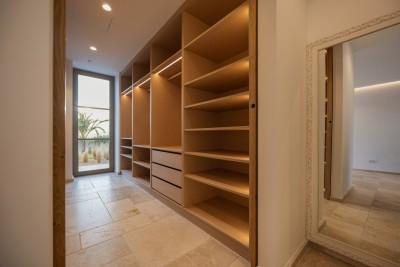 Walk-In Closet (2)