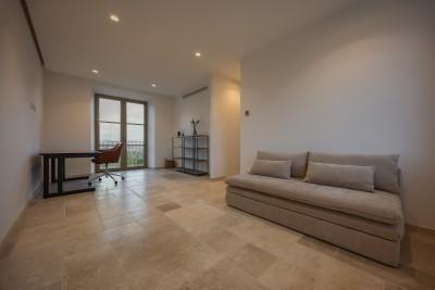 Interior (3)