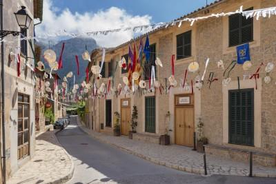 Deia Town Streets 01