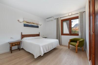 Bedroom (1).jpg