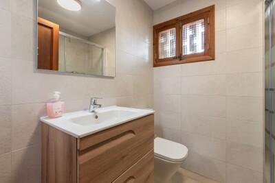Bathroom (2).jpg