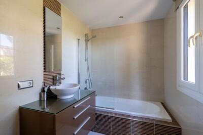 Bathroom (4)