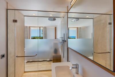 Bathroom (1).jpg