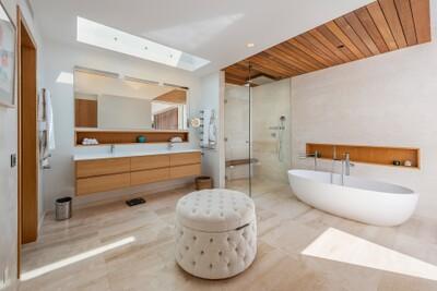 Bathroom (3).jpg