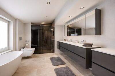 Bathroom (1).jpg