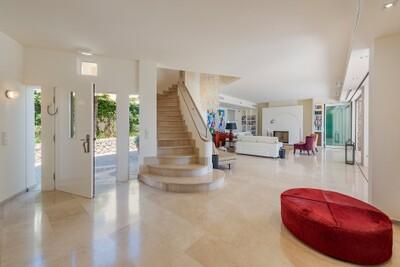 Interior (2)