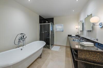 Bathroom (2)