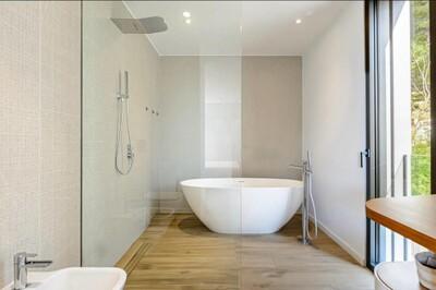 Bathroom (3)
