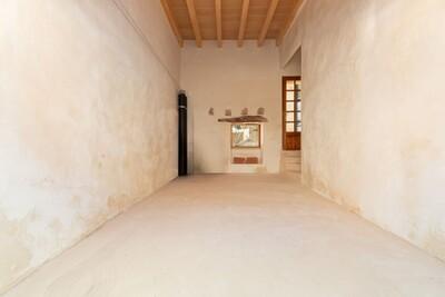 Interior (2)