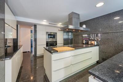 Kitchen (2)