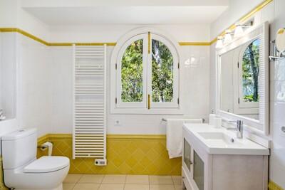 Bathroom (3)