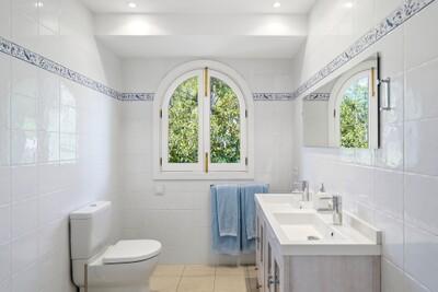 Bathroom (4)