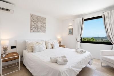Bedroom (1).jpg