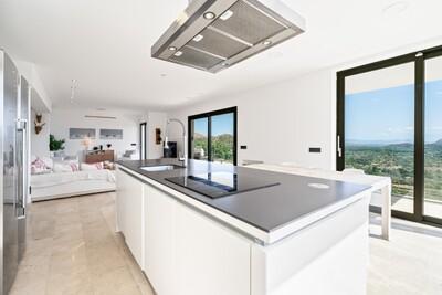 Kitchen (1).jpg