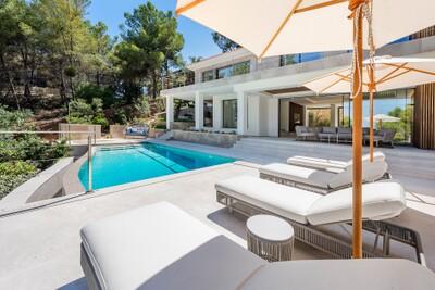 Pool and Exterior (1)