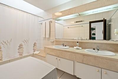Bathroom (3)