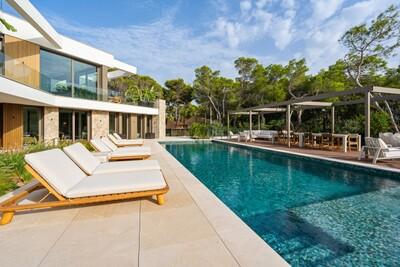 Exterior and Pool (5).jpg