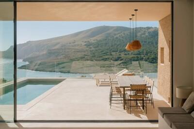 Luxusvilla-einzigartig-unverbaut-mit-Meerblick