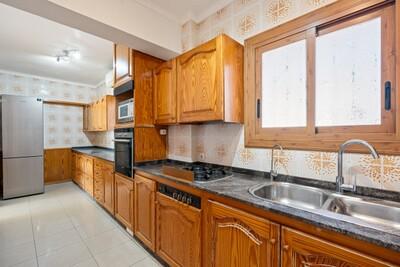 Kitchen (1).jpg