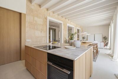 Kitchen (2).jpg