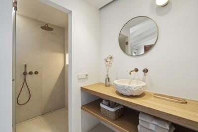 Bathroom (1).jpg