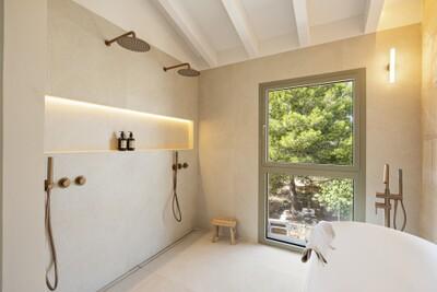 Bathroom (3).jpg