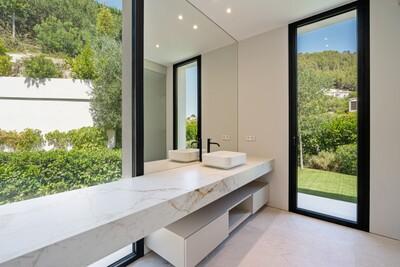 Bathroom (4).jpg