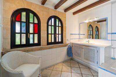 Bathroom (3).jpg