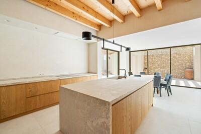 Kitchen (3).jpg
