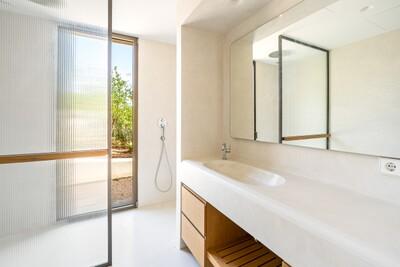 Bathroom (4).jpg