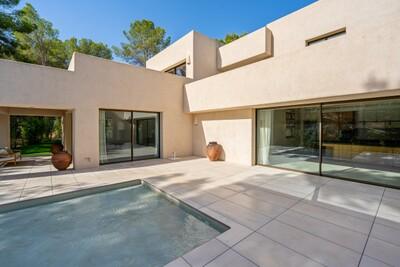 Exterior and Pool (1).jpg
