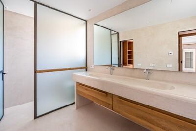 Bathroom (2).jpg