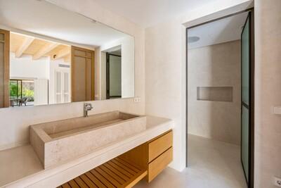 Bathroom (3).jpg