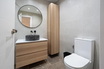 Bathroom (2).jpg