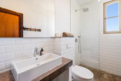 Bathroom (3).jpg