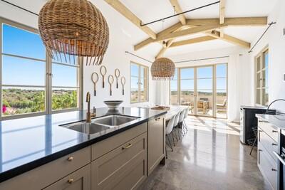 Kitchen (2).jpg