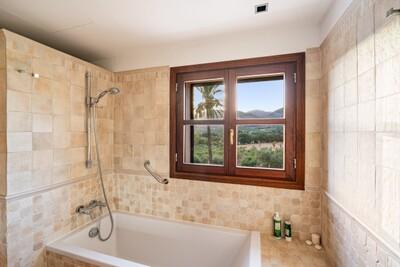 Bathroom (3).jpg