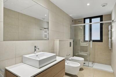 Bathroom (1).jpg