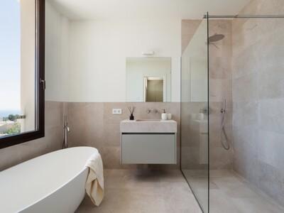 Bathroom (4).jpg
