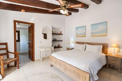 Bedroom (3).jpg