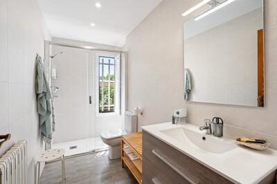 Bathroom (3).jpg
