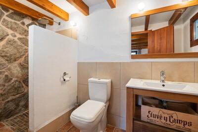 Bathroom (1).jpg