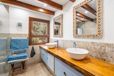 Bathroom (4).jpg