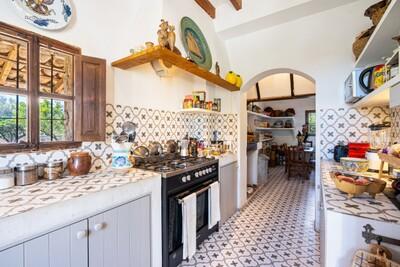 Kitchen (1).jpg