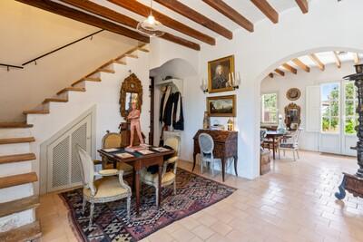 Entrance Hall.jpg