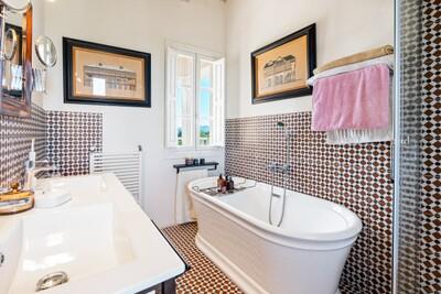 Bathroom (3).jpg