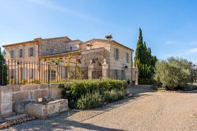 Exterior (2).jpg