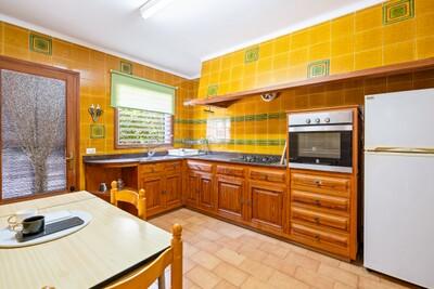 Kitchen (1).jpg